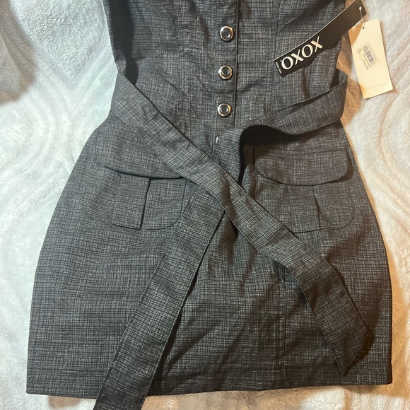 Professional military button half way down belted dress. Brand new with tags. - Picture 5 of 9